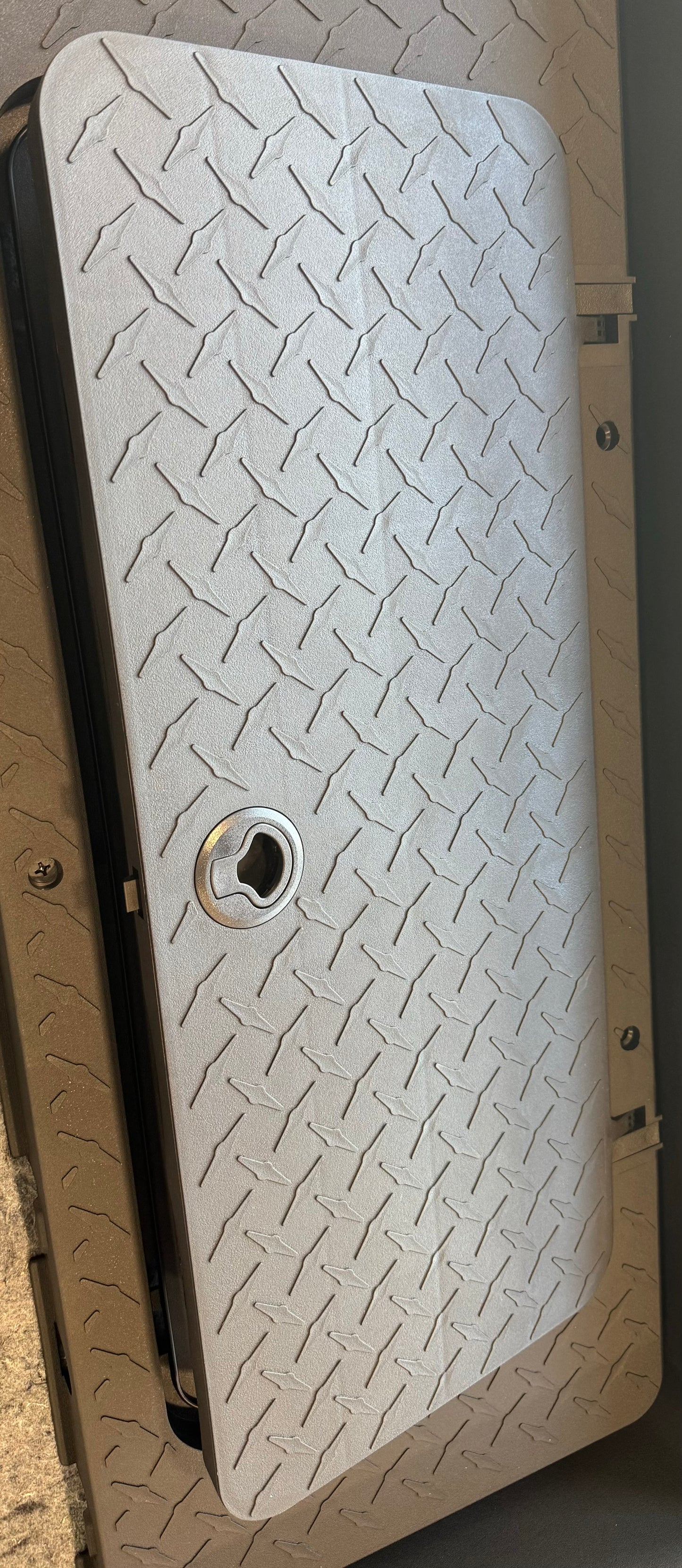 STORAGE DOOR, PEAK 4/6 PASSENGER