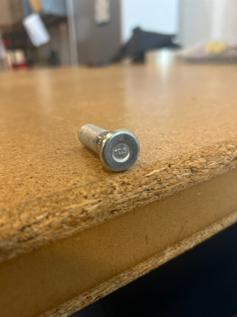 WHEEL STUD, FRONT, NO BRAKES, PRE-2025 V