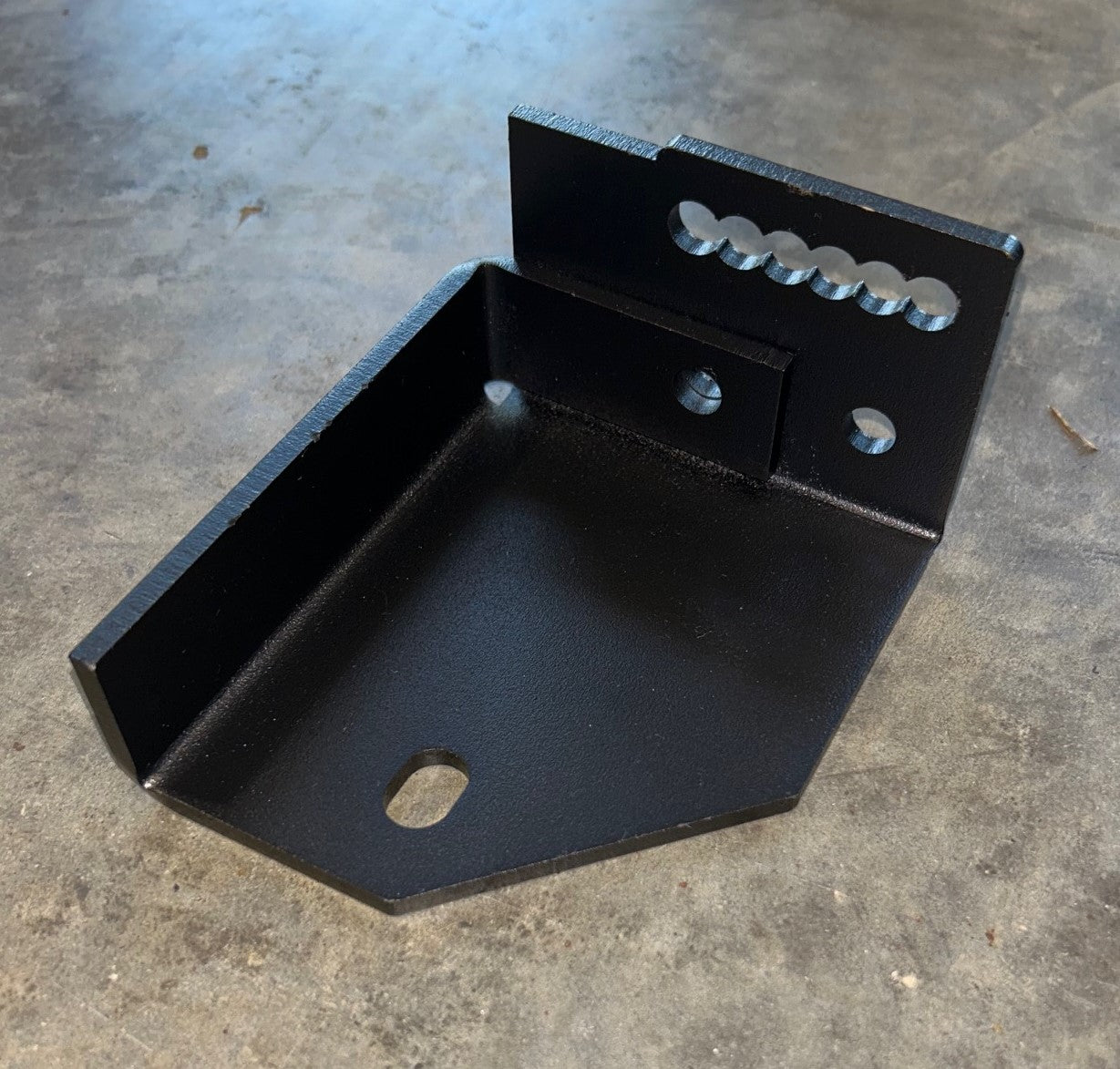 ANTHEM PRO, LEFT BACK OUTSIDE SHACKLE BRACKET
