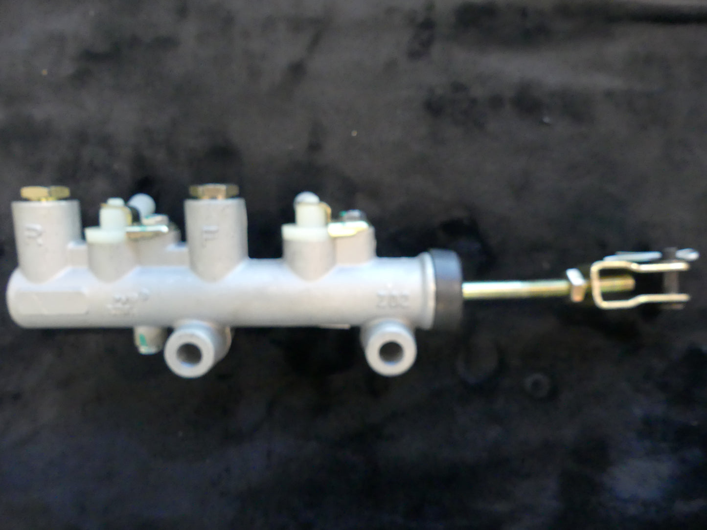 MASTER CYLINDER, BRAKE, 2025 V
