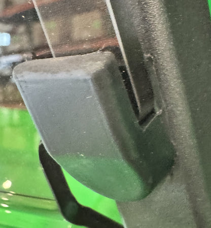 WINDSHIELD MOUNTING CLIP, LOWER, V SERIES