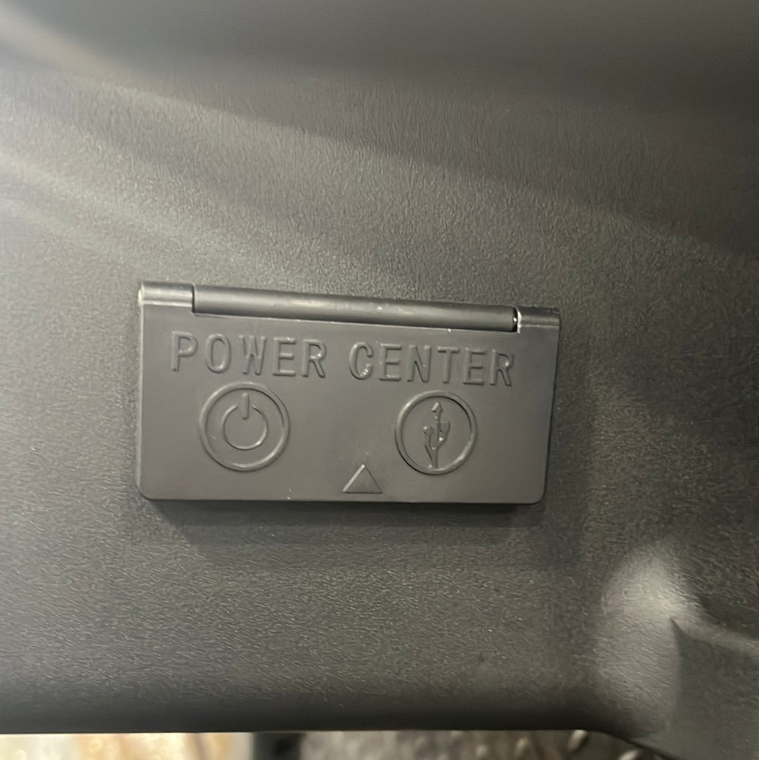 USB PORT, SQUARE, PEAK